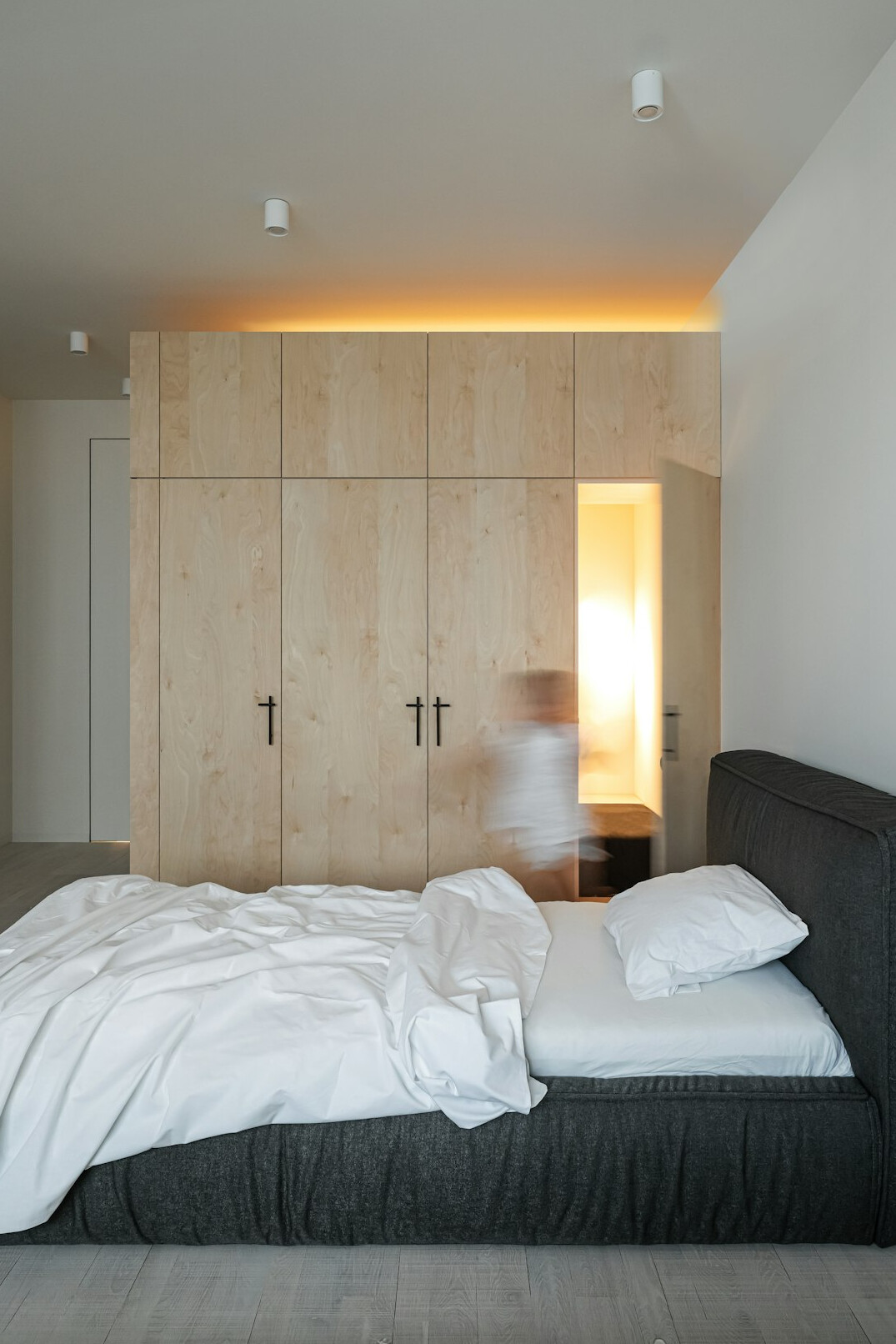 minimalist bedroom storage