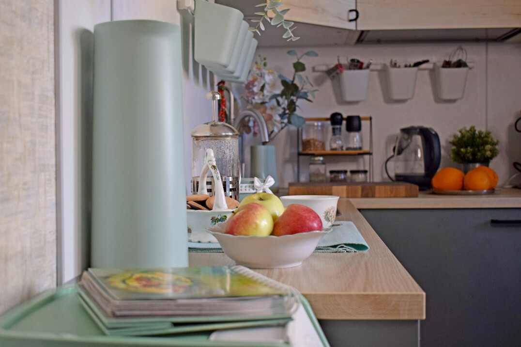 tidy kitchen counter