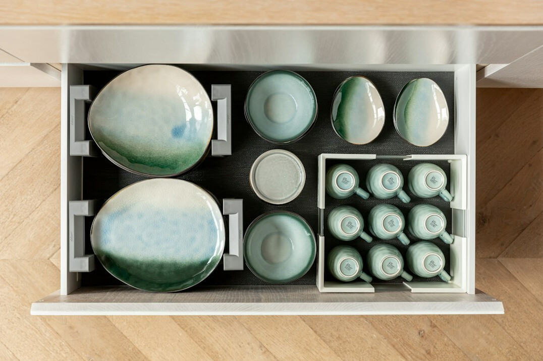 organized kitchen drawers